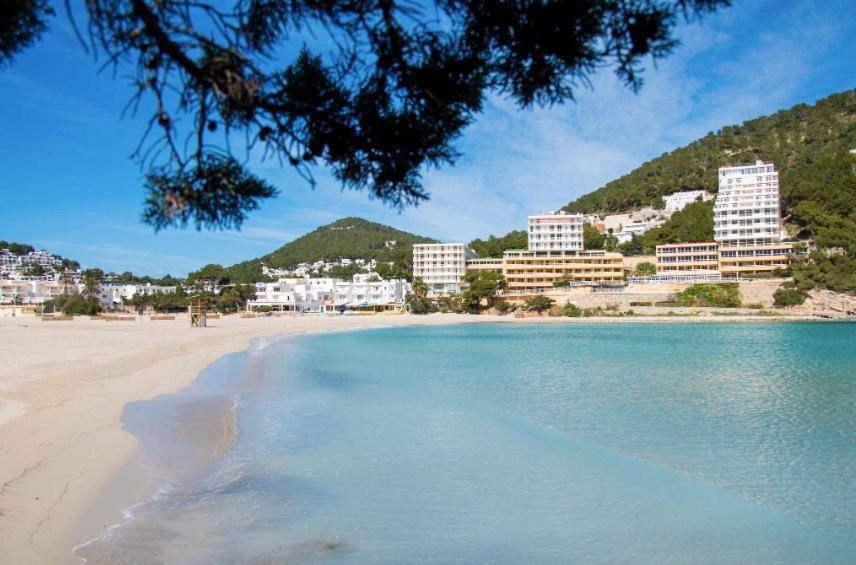 Apartamentos Ses Veles Cala Llonga  Ngoại thất bức ảnh