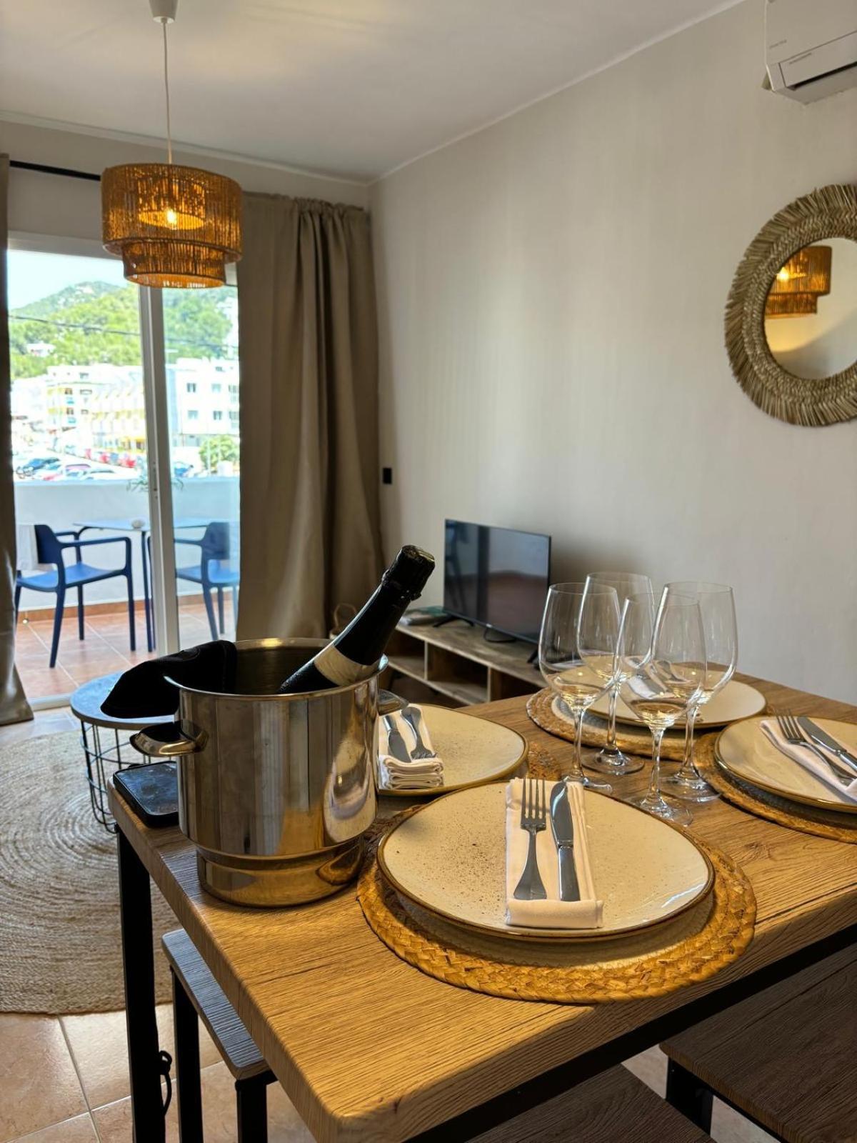Apartamentos Ses Veles Cala Llonga  Phòng bức ảnh