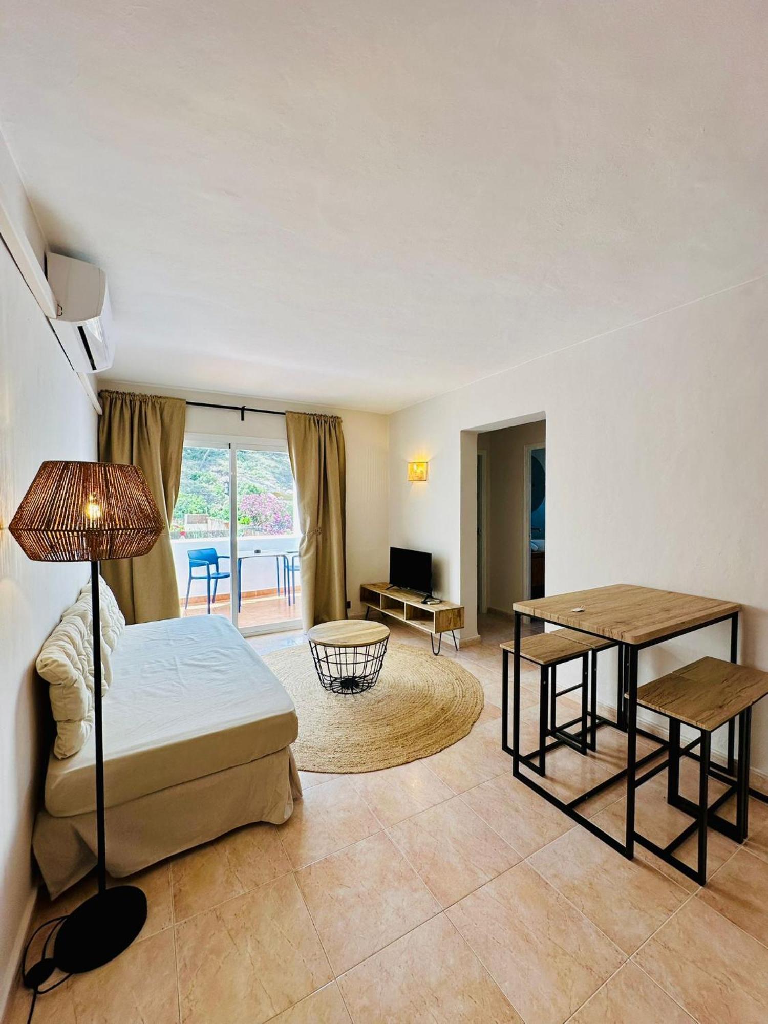 Apartamentos Ses Veles Cala Llonga  Ngoại thất bức ảnh