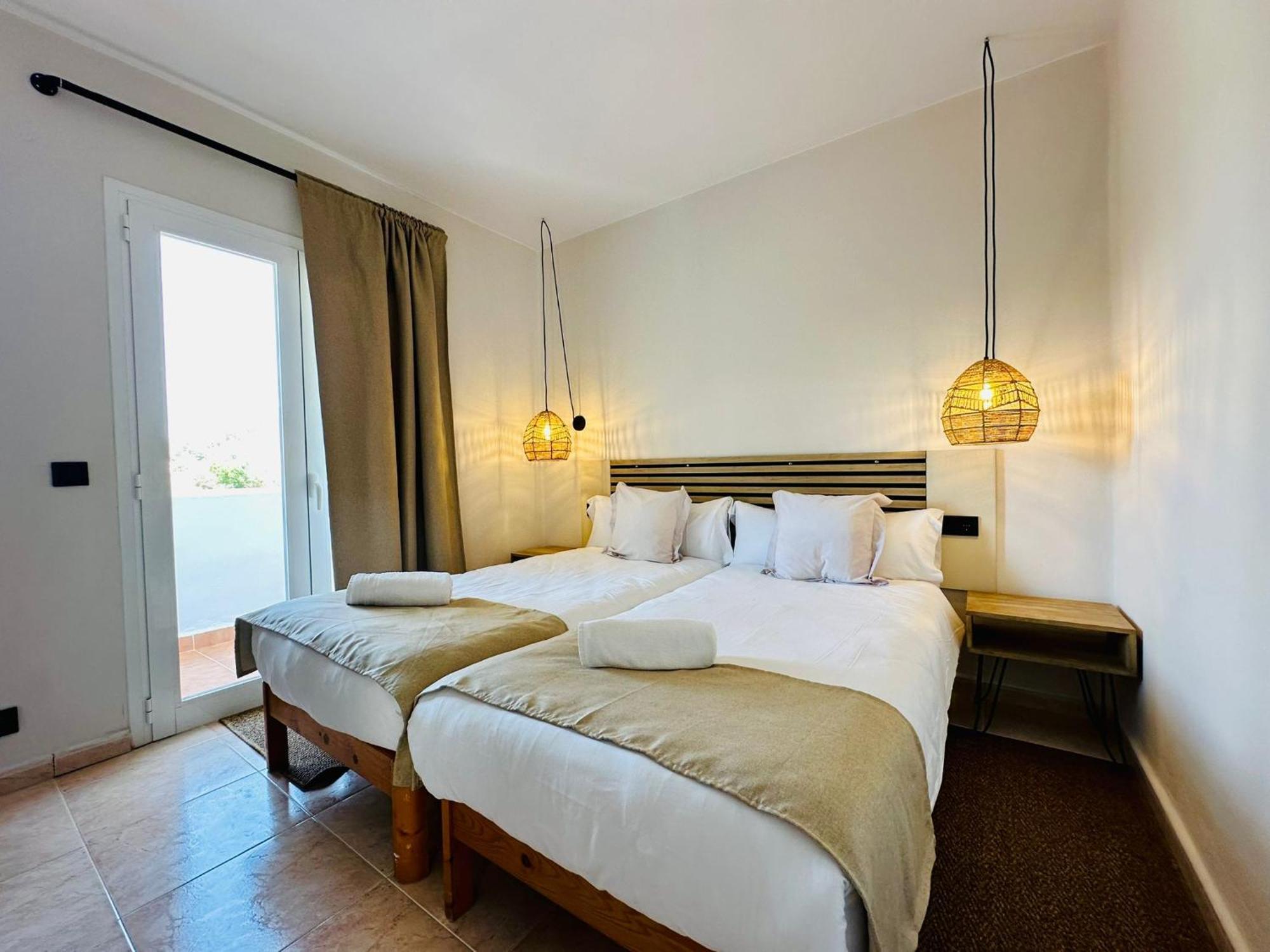 Apartamentos Ses Veles Cala Llonga  Ngoại thất bức ảnh