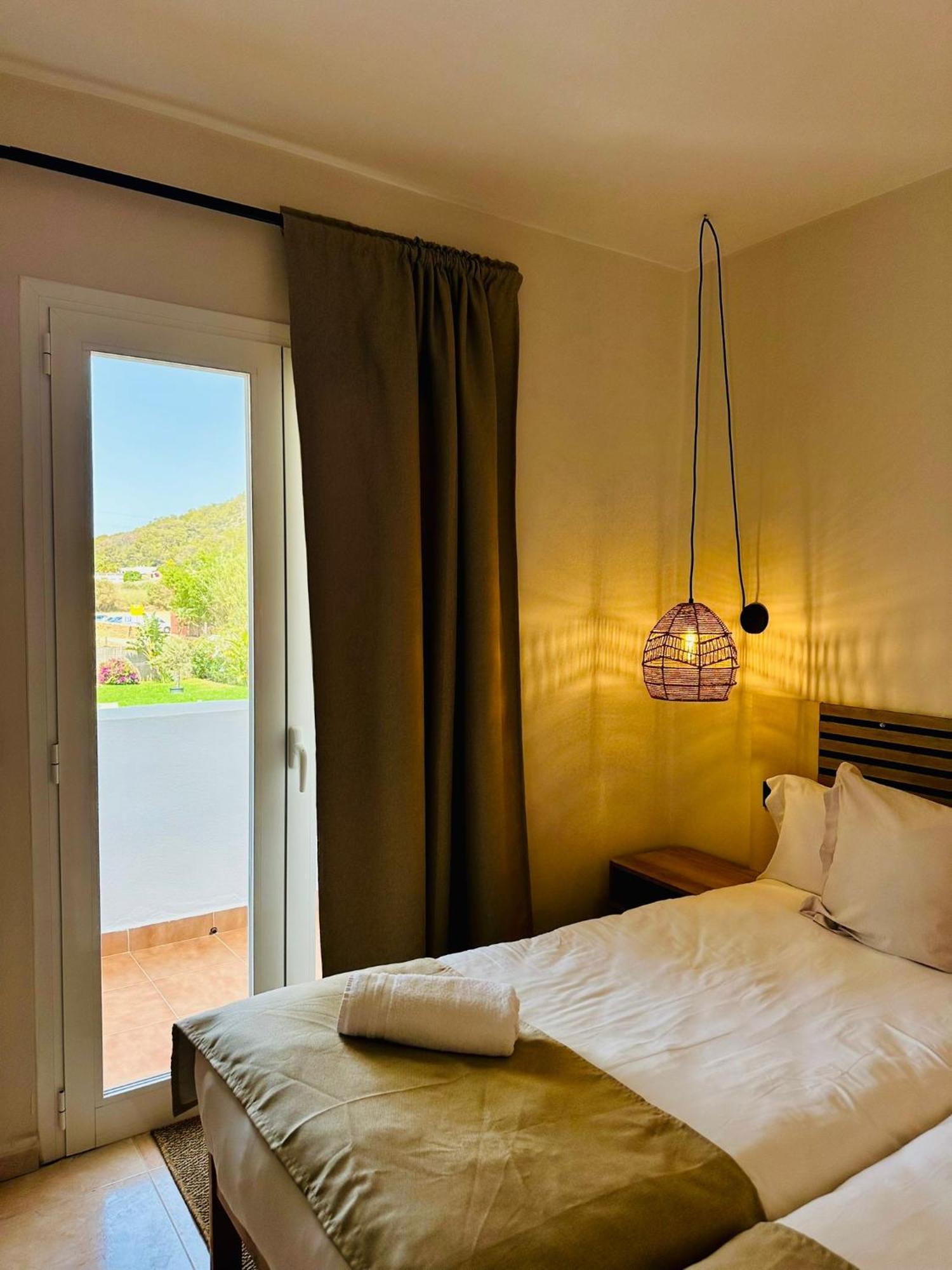 Apartamentos Ses Veles Cala Llonga  Ngoại thất bức ảnh