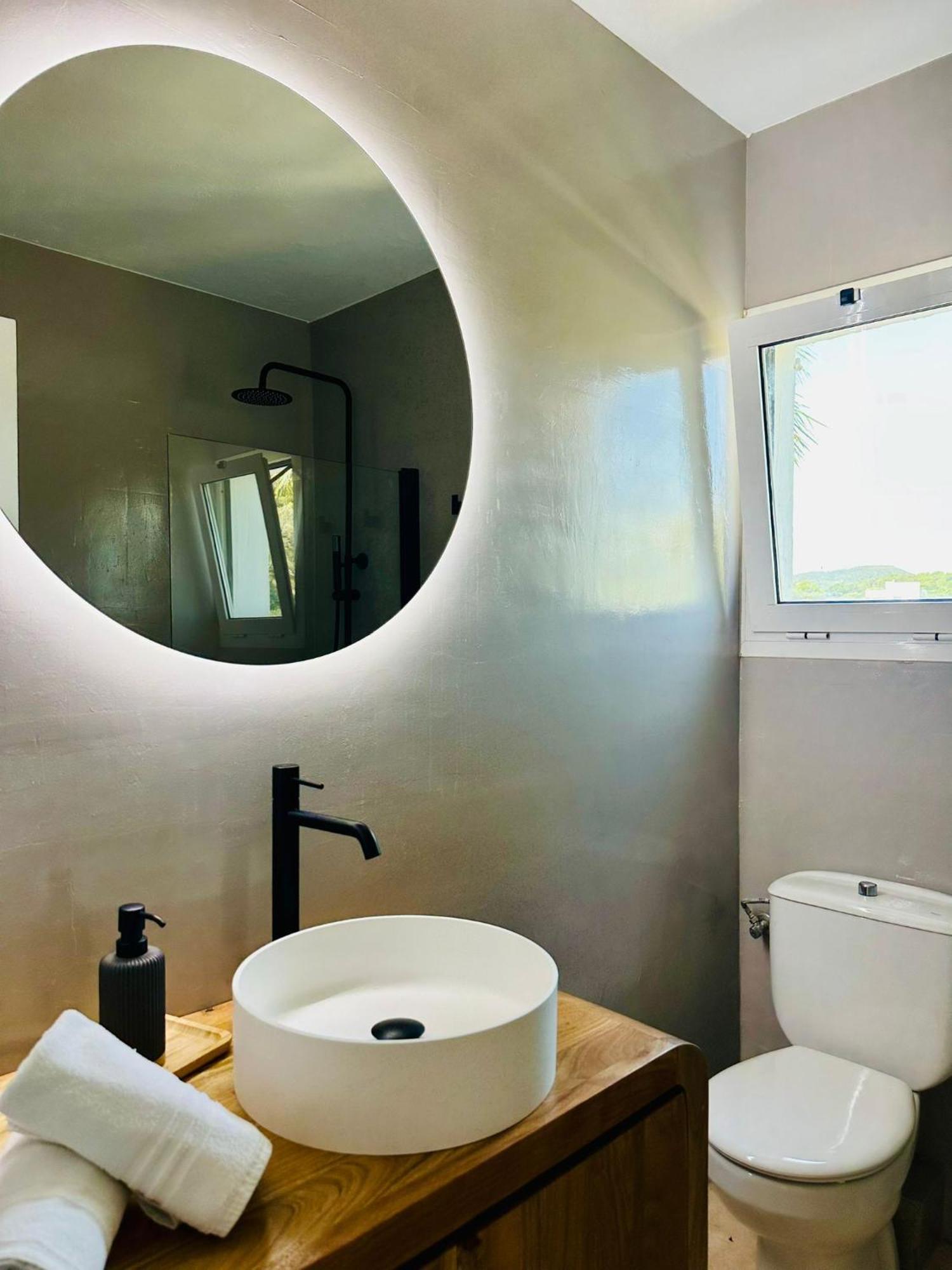 Apartamentos Ses Veles Cala Llonga  Ngoại thất bức ảnh