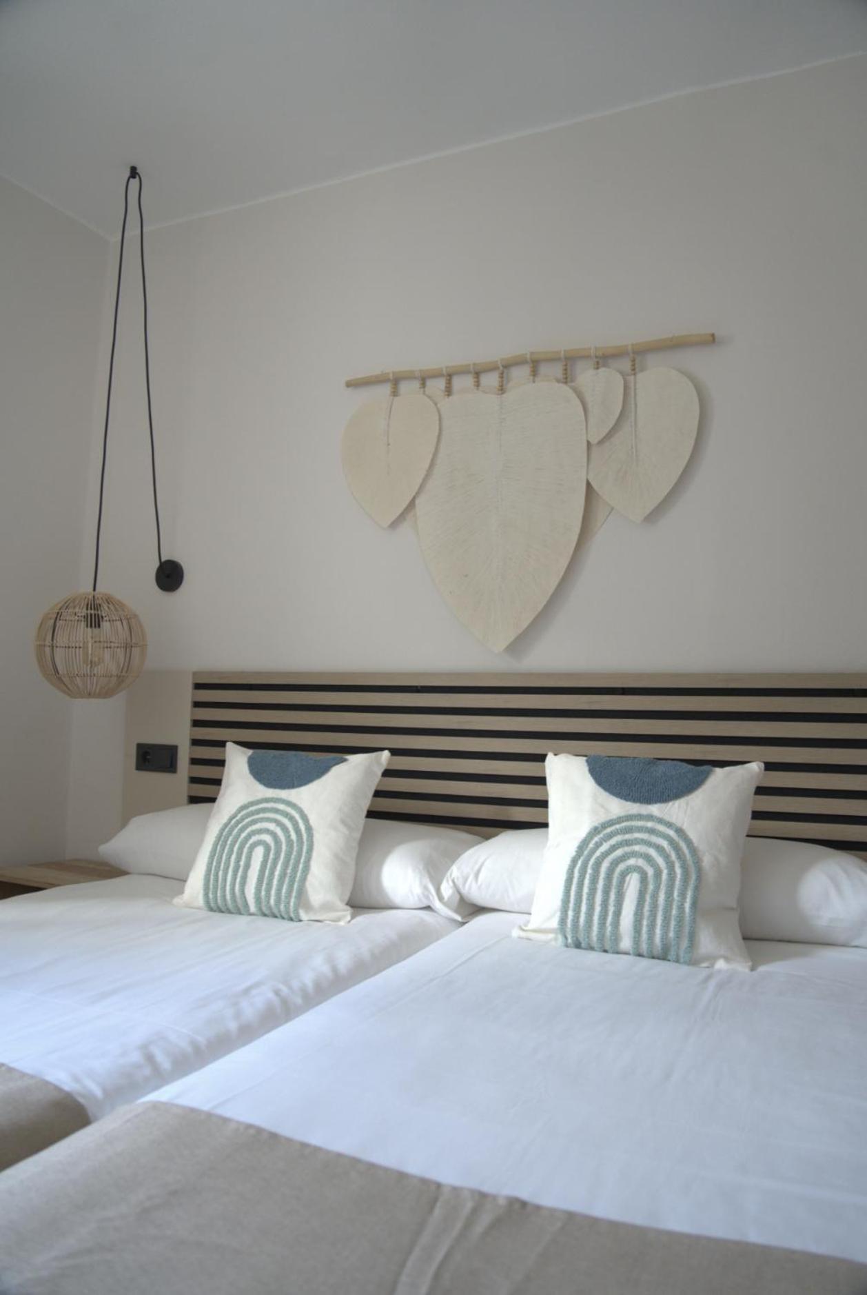 Apartamentos Ses Veles Cala Llonga  Ngoại thất bức ảnh
