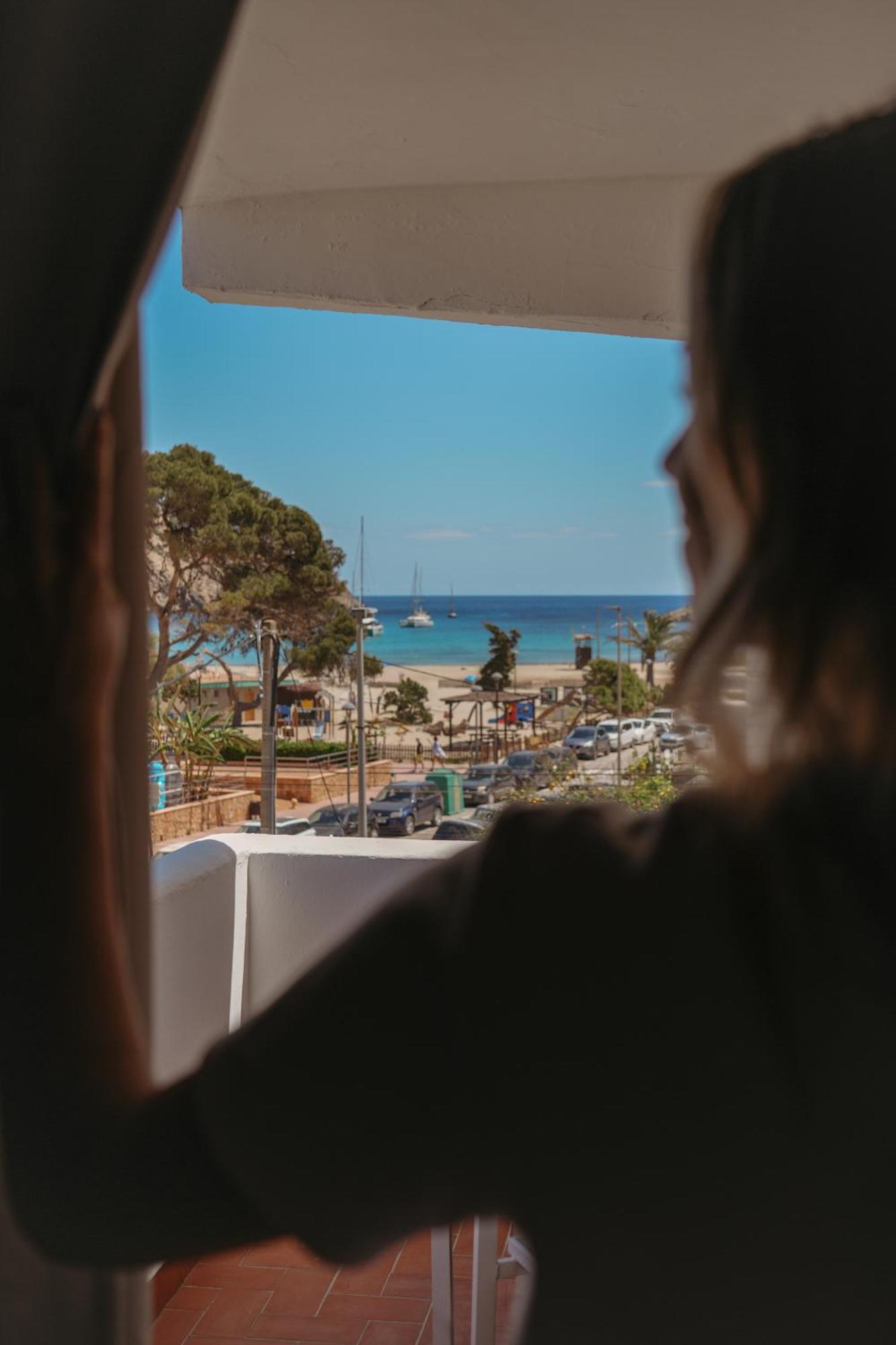 Apartamentos Ses Veles Cala Llonga  Ngoại thất bức ảnh