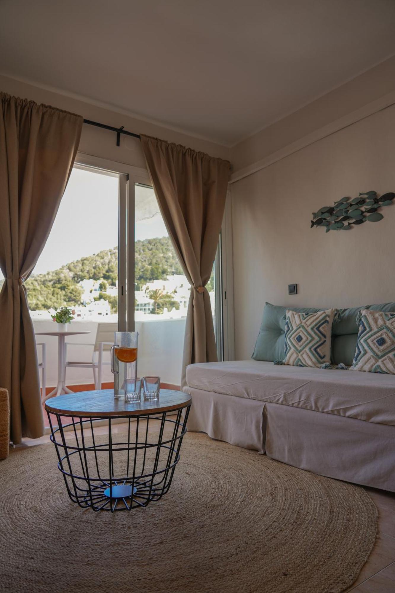 Apartamentos Ses Veles Cala Llonga  Ngoại thất bức ảnh