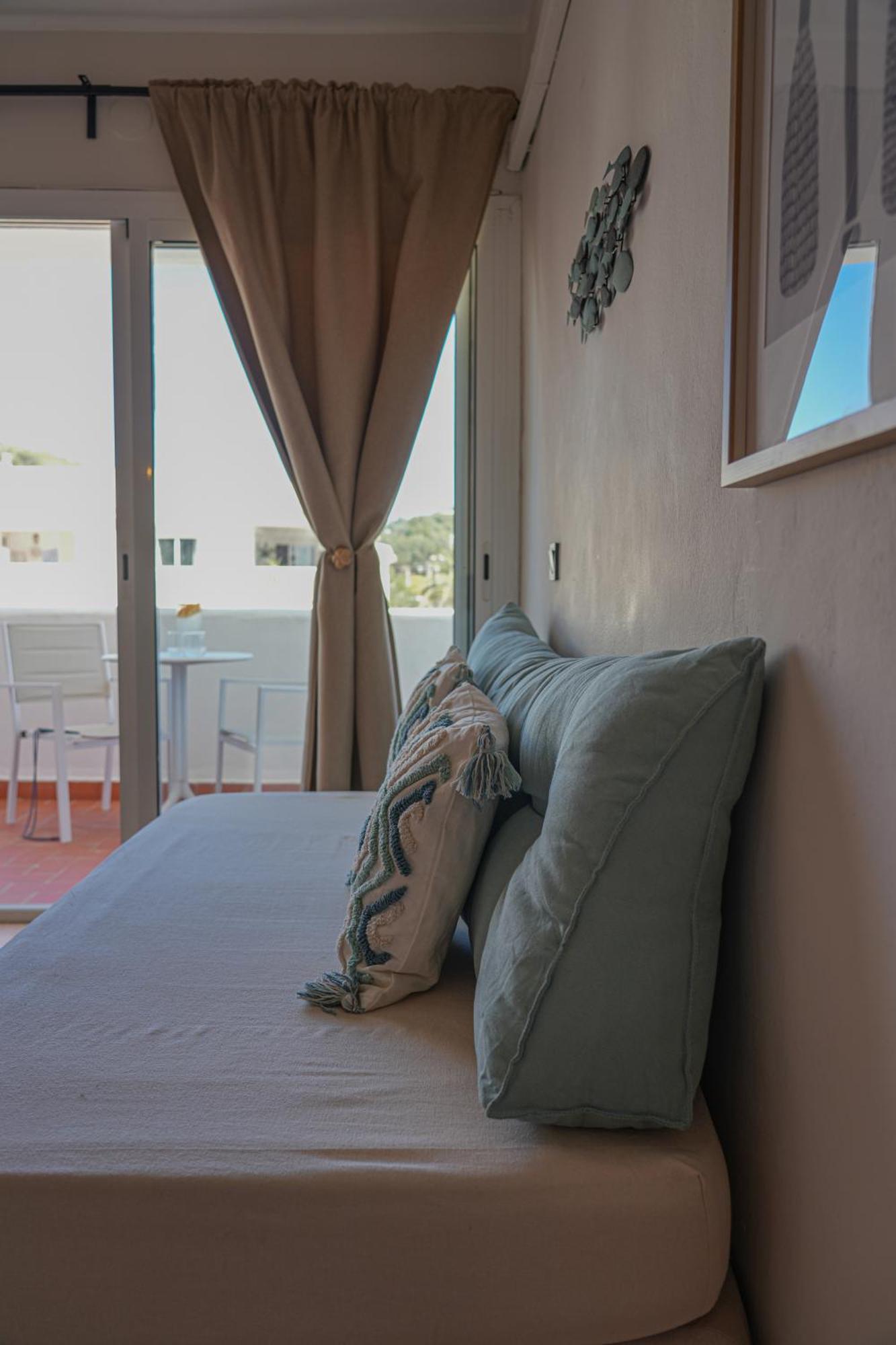 Apartamentos Ses Veles Cala Llonga  Ngoại thất bức ảnh