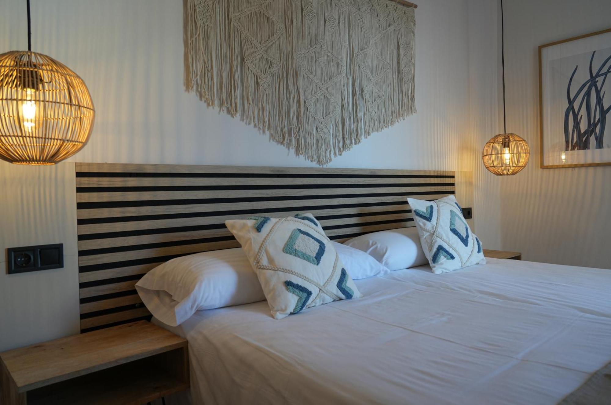 Apartamentos Ses Veles Cala Llonga  Ngoại thất bức ảnh