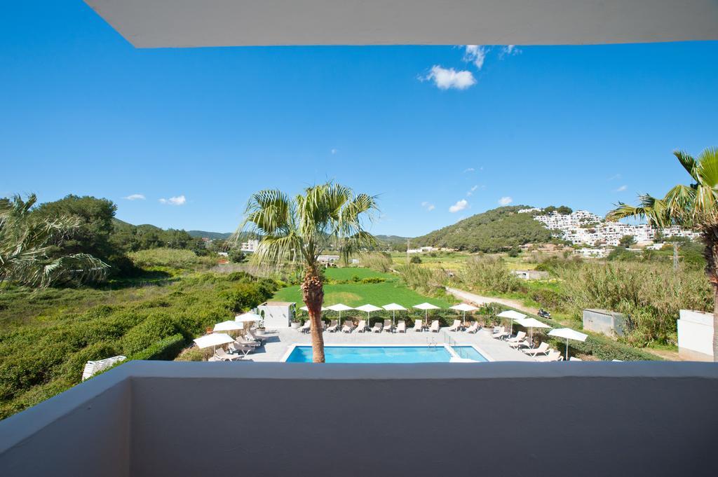 Apartamentos Ses Veles Cala Llonga  Ngoại thất bức ảnh