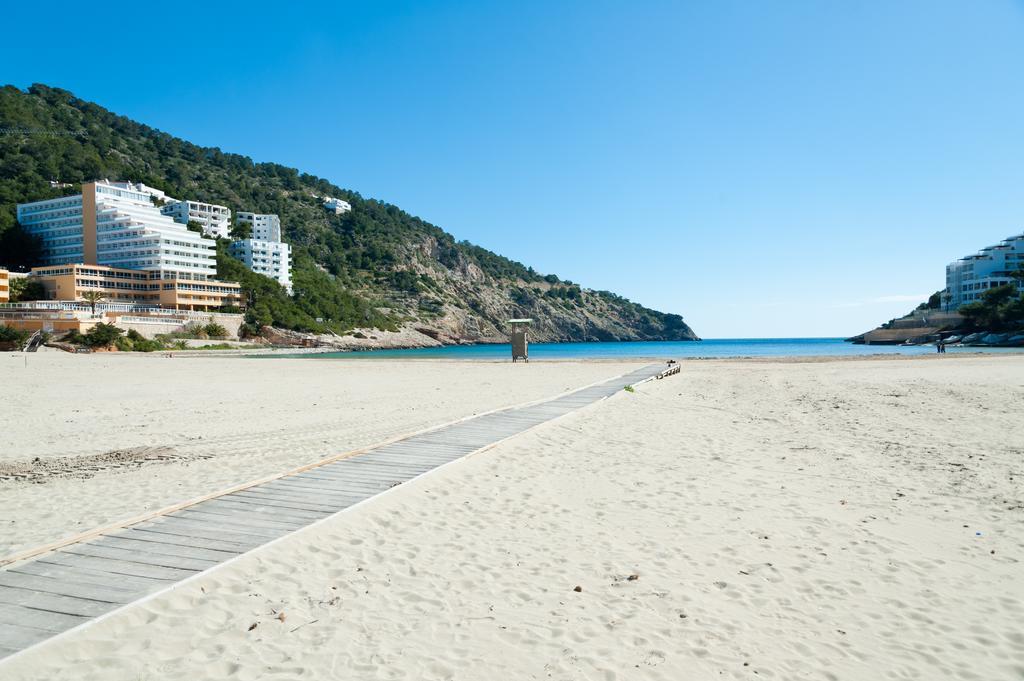 Apartamentos Ses Veles Cala Llonga  Ngoại thất bức ảnh