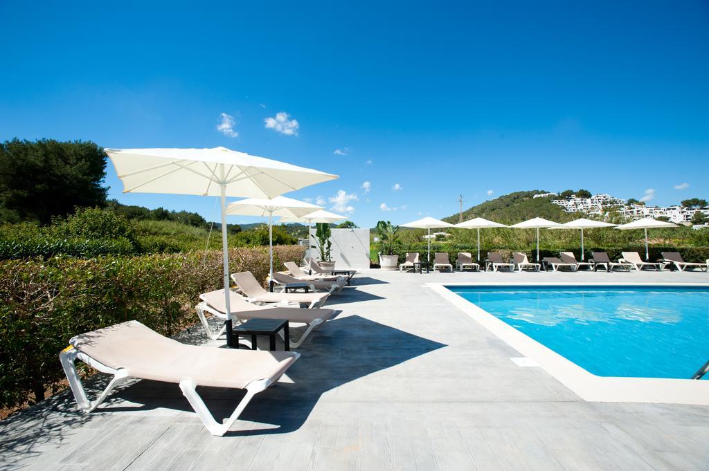 Apartamentos Ses Veles Cala Llonga  Ngoại thất bức ảnh