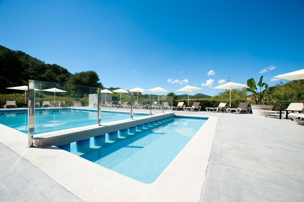 Apartamentos Ses Veles Cala Llonga  Ngoại thất bức ảnh