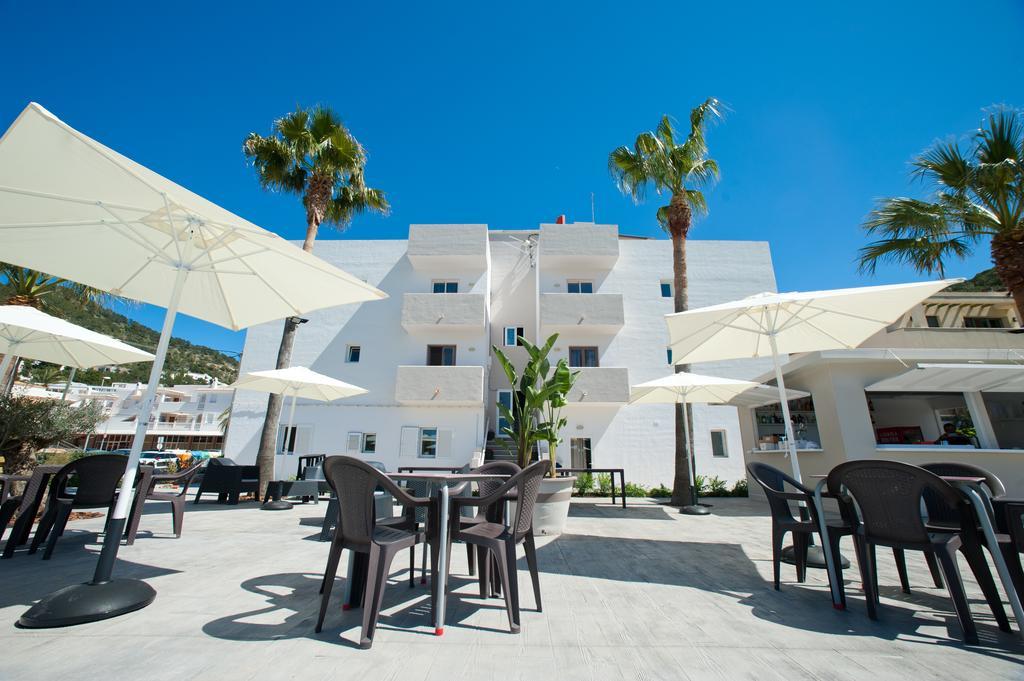 Apartamentos Ses Veles Cala Llonga  Ngoại thất bức ảnh