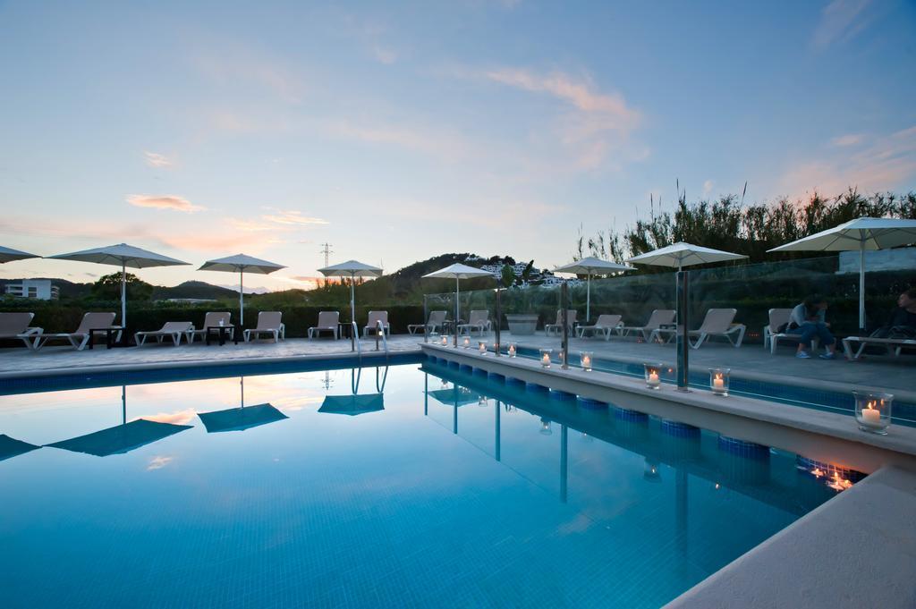 Apartamentos Ses Veles Cala Llonga  Ngoại thất bức ảnh